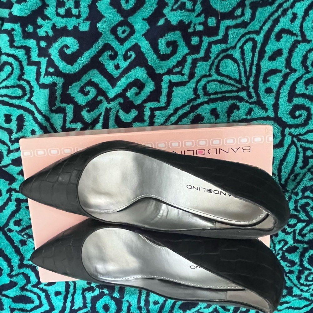 Bandolino Black Stiletto Heels - Picture 4 of 10